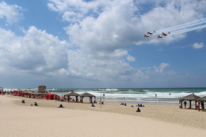 File:Air Force Fly By on Tel Aviv Beach IMG 1624.JPG