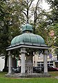 Nähe Alte Poststraße 42; Kriegerdenkmal. Offener Pavillon mit Haubendach und mittig darin stehender Vollplastik, um 1925 This is a picture of the Bavarian Baudenkmal (cultural heritage monument) with the ID D-1-78-124-2 (Wikidata)