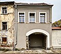 Wohnhaus in (ehemals) geschlossener Bebauung