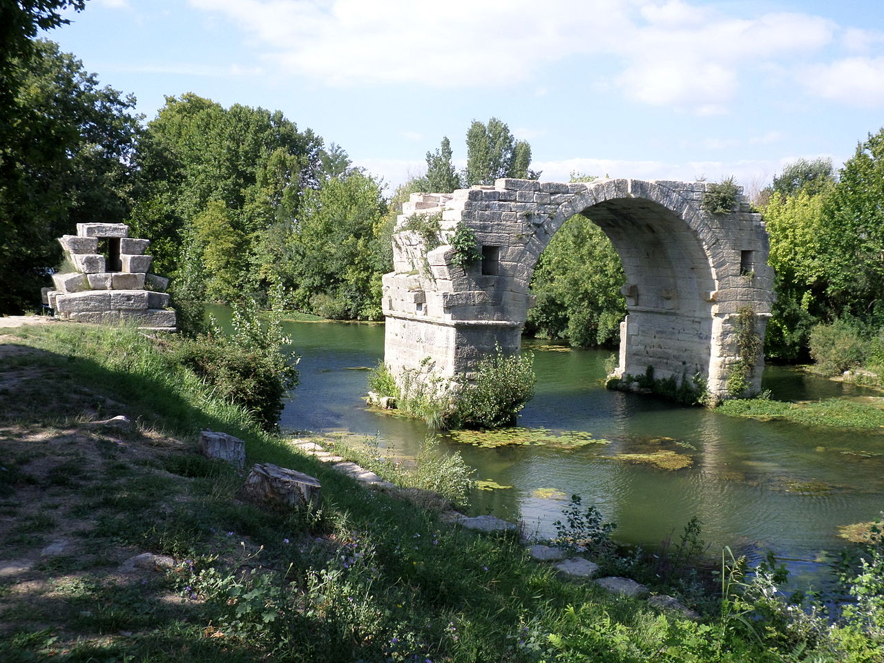 Occitanie - Pont Ambroix 1280px-Ambrussum_pont_Ambroix