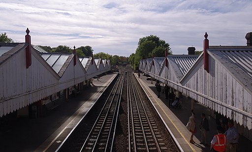 Amersham station MMB 31