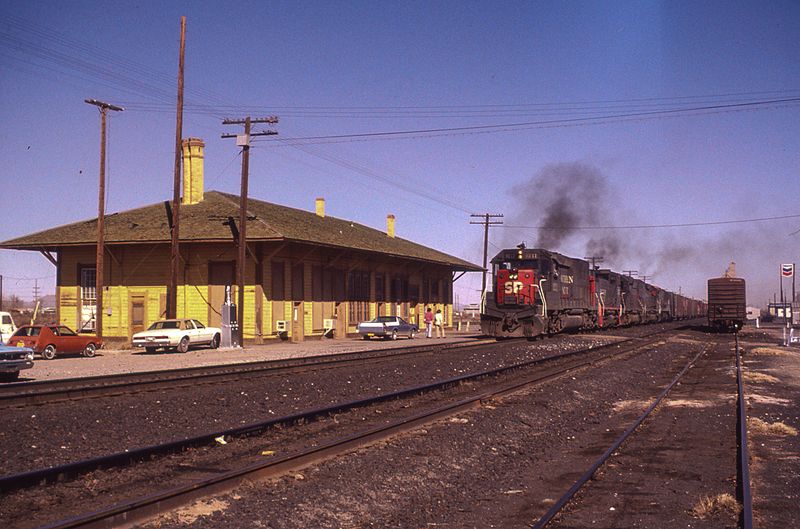 File:An SP westbound passing the old Demong NM depot. (9186465099).jpg