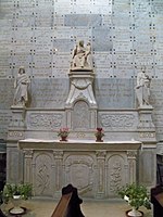 Apt - Cathedrale Sainte Anne autel.JPG