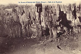 "Salle de la Boucherie" -
old postcard Arcy-sur-Cure grottes 2.jpg