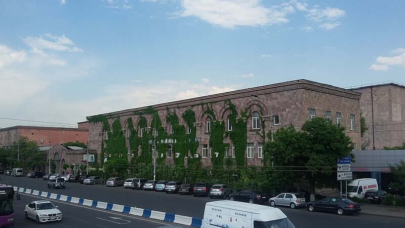 File:Arshakunyats Avenue Yerevan 08.jpg