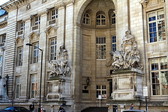 640px-Aston_Webb_building,_part_of_Imperial_College_London,_spring_2013.jpg (640×427)