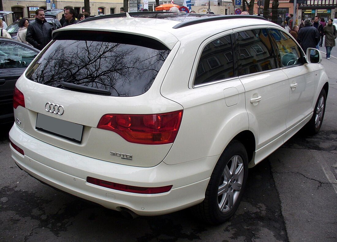 File:Audi Q7 S-Line 3.0 TDI quattro tiptronic Callaweiß Heck.JPG