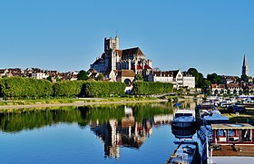 Auxerre Stadtpanorama vom Pont Paul Bert 5.jpg