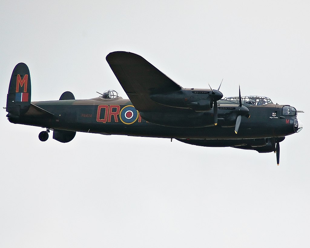 https://upload.wikimedia.org/wikipedia/commons/thumb/0/0d/Avro_Lancaster_B_I_PA474.jpg/1024px-Avro_Lancaster_B_I_PA474.jpg