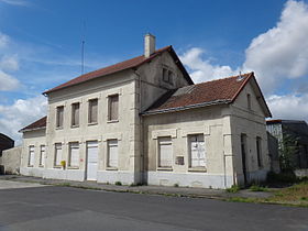 Widok na stary budynek pasażerski.