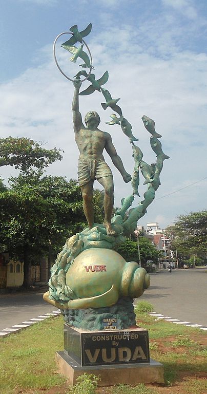 File:Balance of nature statue at VUDA Park Visakhapatnam.JPG ...