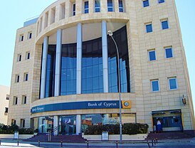 Enormes oficinas del Banco de Chipre en la magnífica zona de Aglandjia en la República de Nicosia de Chipre.jpg