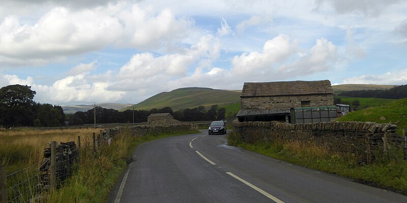 File:Barns near Appersett with the hill Bearsett behind - geograph.org.uk - 5172138.jpg