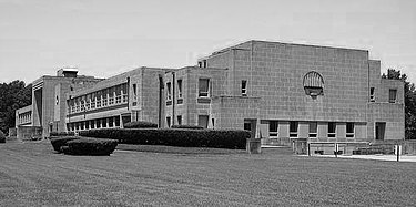 Architect George Awsumb's International Style Baron Hirsch Synagogue at 1740 Vollintine Avenue, Memphis, Tennessee Baron Hirsch Synagogue 1950s.JPG