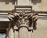 Corinthian column at the Hôtel de Bernuy.