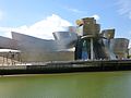 Guggenheim Bilbao, de Frank Gehry, 1997. Ejemplifica el segundo medio de expresión.]]