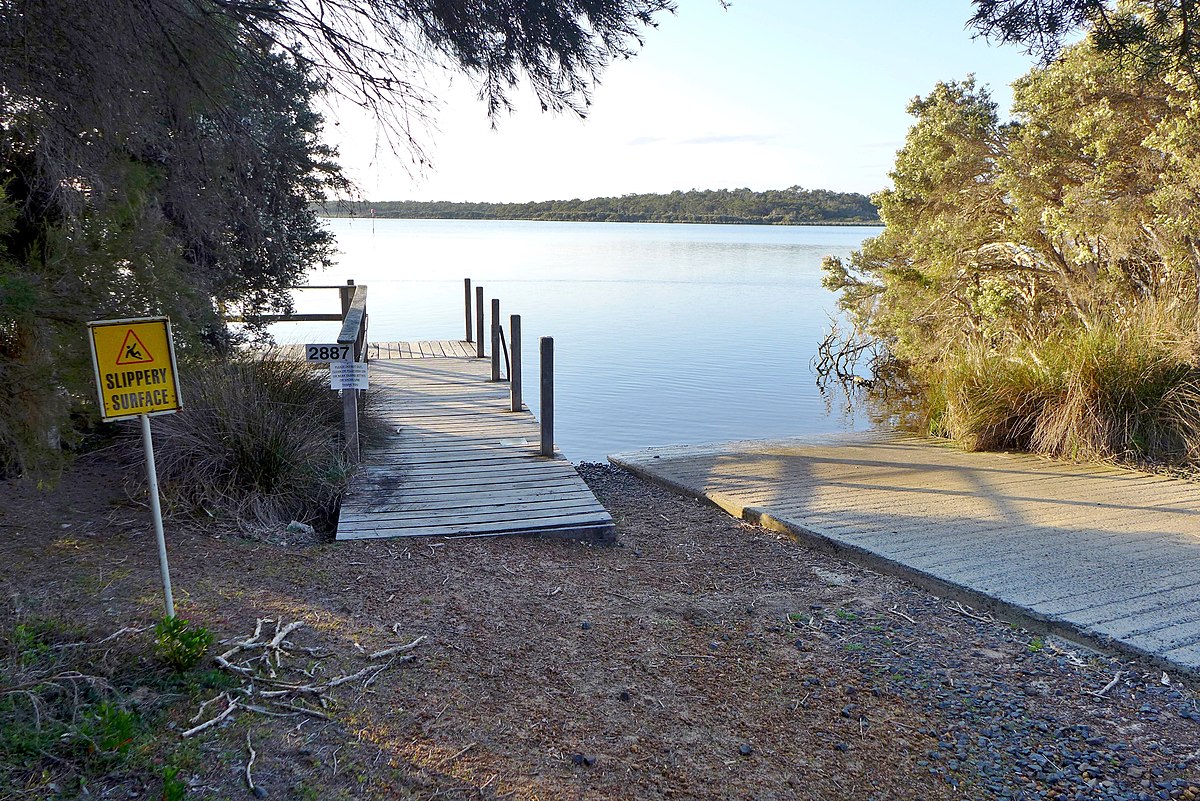 file:boat ramp, molloy island, 2015.jpg - wikimedia commons