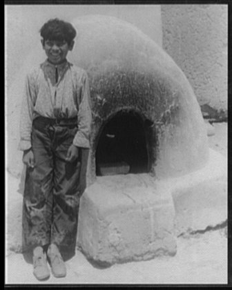 File:Boy at Isleta Pueblo, New Mexico LCCN2004663824.tif