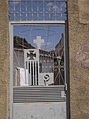 Brasão de Dom Abel Alonso Nuñes no portão da frontaria da residência bispal