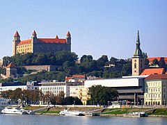 fortaleza de Bratislava dominando el río