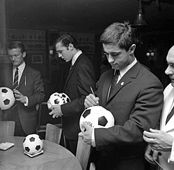 Werner Olk (baloldalt) Franz Beckenbauer és Gerd Müller társaságában 1967-ben.