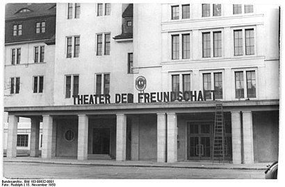 Le Théâtre de l'amitié (Theater der Freundschaft).