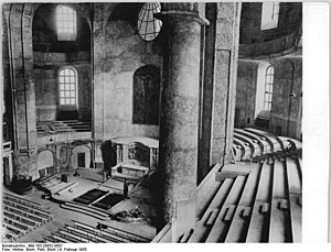 Bundesarchiv Bild 183-28852-0007, Dresden, Kreuzkirche, Restaurierung.jpg