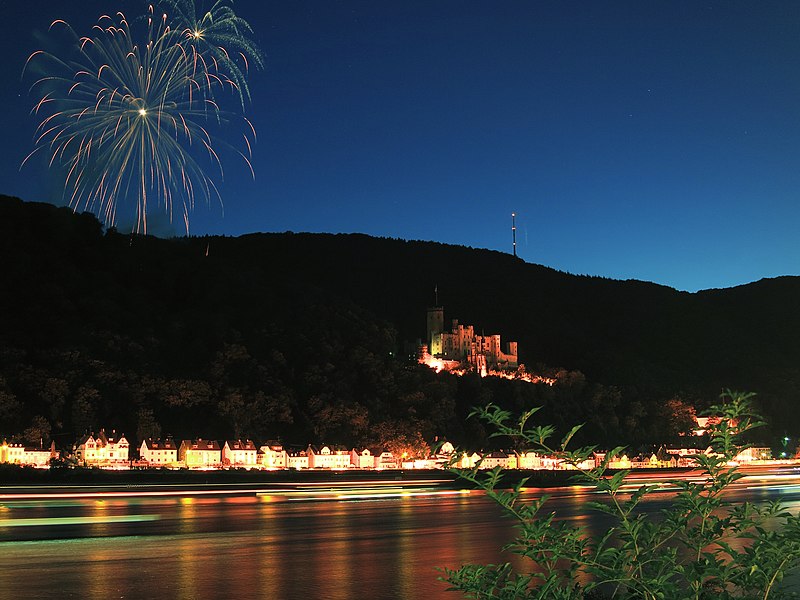 File:Burg Stolzenfels bei Rhein in Flammen.JPG