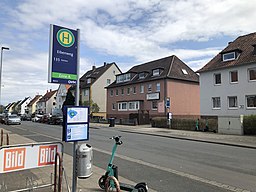 Bushaltestelle Eibenweg in der Friedenauer Straße in Hannover-Vinnhorst 1