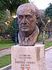 Busto Enrique Tierno Galván, Culleredo, escultor Ramón Conde 2.jpg