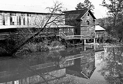 Graham'ın en tanınmış simgesi, Küçük Tallapoosa Nehri üzerinde bulunan bir pamuklu cin olan Butler's Mill'di. Değirmen 1912'de inşa edildi ve 17 Ekim 2016'da yandı.