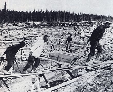 Prisonniers utilisés pour construire le canal de la mer Blanche.