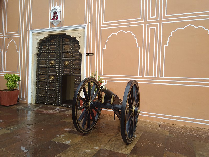 File:Cannon in city palace.jpg