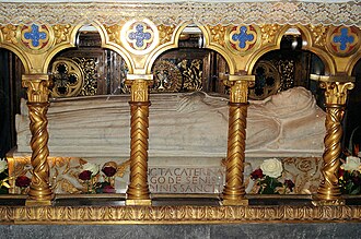 Sarcophagus of Catherine beneath the High Altar of Santa Maria sopra Minerva, Rome Caterina sopra Minerva.jpg