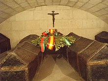 https://upload.wikimedia.org/wikipedia/commons/thumb/0/0d/Catholic_Monarchs-Coffins.jpg/220px-Catholic_Monarchs-Coffins.jpg