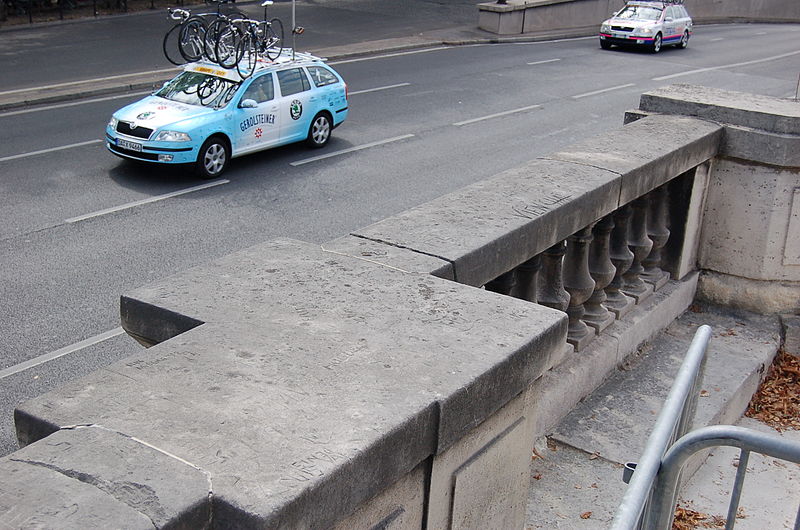 File:Champs-Élysées stage in the 2006 Tour de France (40).jpg