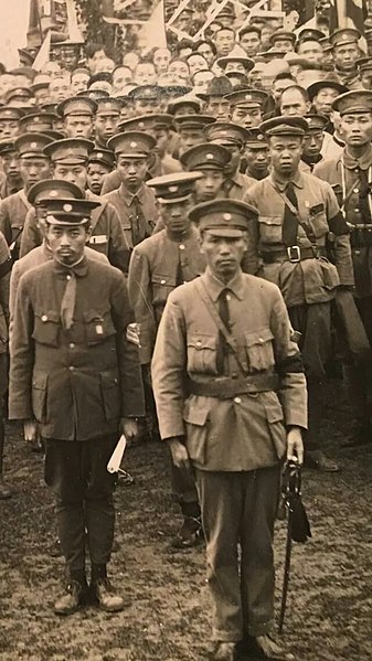 File:Chiang Kai-shek and Zhou Enlai with cadets at Whampoa Military Academy.jpg