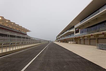 Пит лейн. Сильверстоун пит Лейн. Питлейн гоночной трассы. Трасса Buddh International circuit.