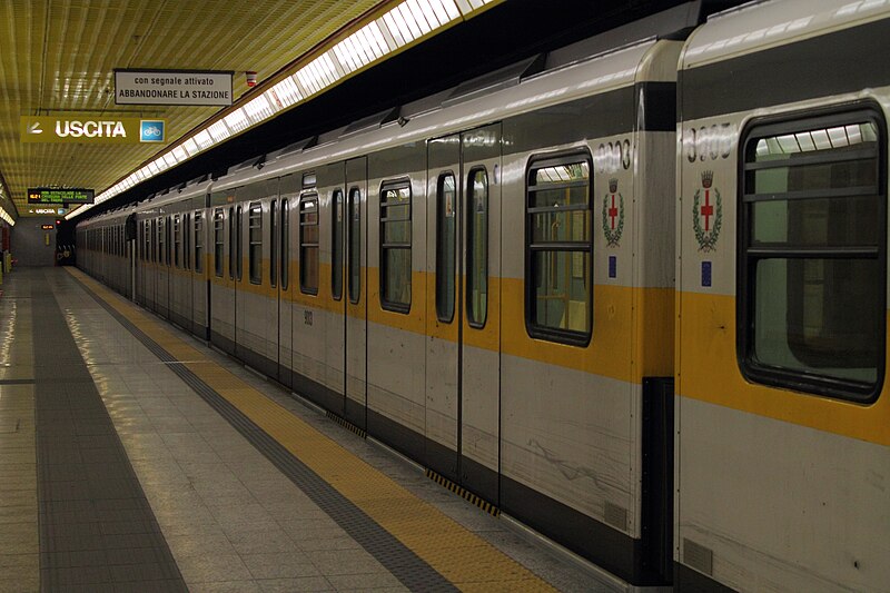 File:Comasina (Milan metro) - linea 3 - train.JPG