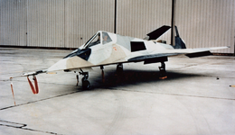 A prototype Have Blue stealth fighter, c. 1977, featuring both disruptive coloration and a faceted design that minimised its radar cross-section, but no Yehudi lights DARPA USAirForce HaveBlue.png