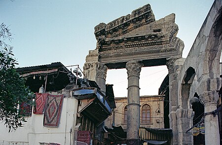 Pozostałości zachodniej bramy świątyni Jowisza
