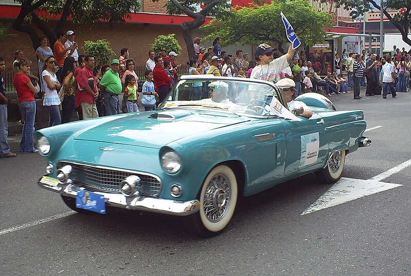 File:Desfile de Autos Clasicos y Antiguos(22).JPG