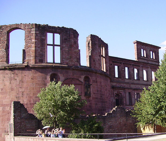 File:Dicker Turm und Englischer Bau am Heidelberger Schloss.jpg