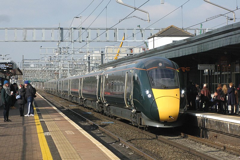 File:Didcot - GWR 800017+800016 arriving from Swansea.JPG
