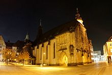 Die evangelische Stadtkirche St. Jakobi in unmittelbarer Nähe zum Alten und Neuen Rathaus