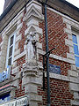 Doullens statue angle rue Tempez 1.jpg