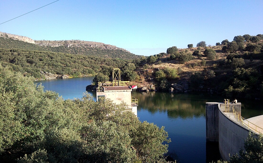 File:Embalse de Las Vencías.jpg