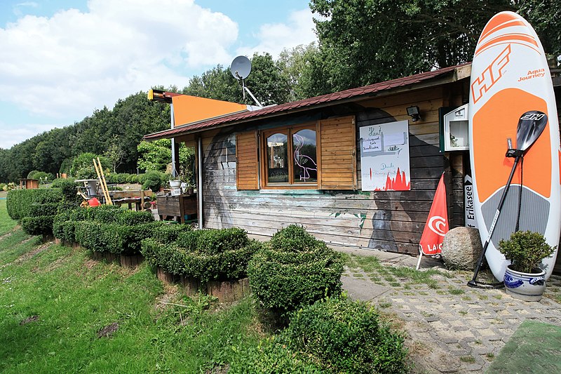 File:Esterwegen - Zum Erikasee - Erikasee - Minigolf-Oase 02 ies.jpg