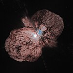 Die Nebel um den extrem massereichen Stern Eta Carinae entstanden durch Eruptionen. Damit kommen die Elemente ins Universum.