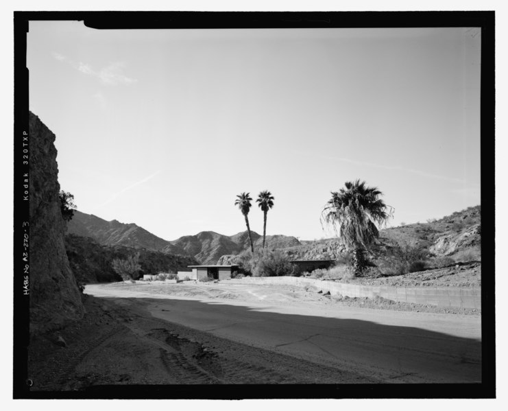 File:Exterior view, oblique of east and south elevations, wall - Willow Beach Ranger Station, Willow Beach Access Road, Kingman, Mohave County, AZ HABS az-220-3.tif